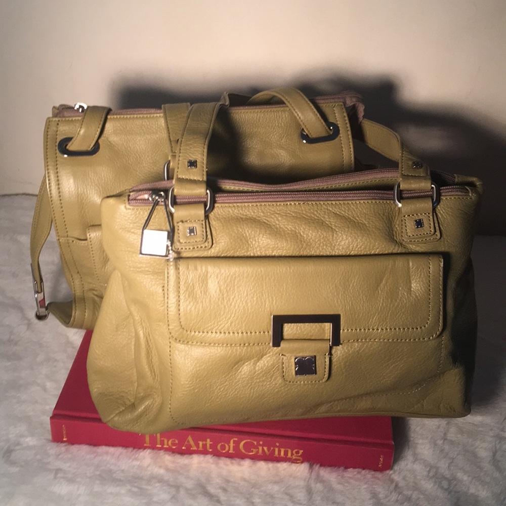 ❌SOLD❌ 2 Liz Claiborne Purses